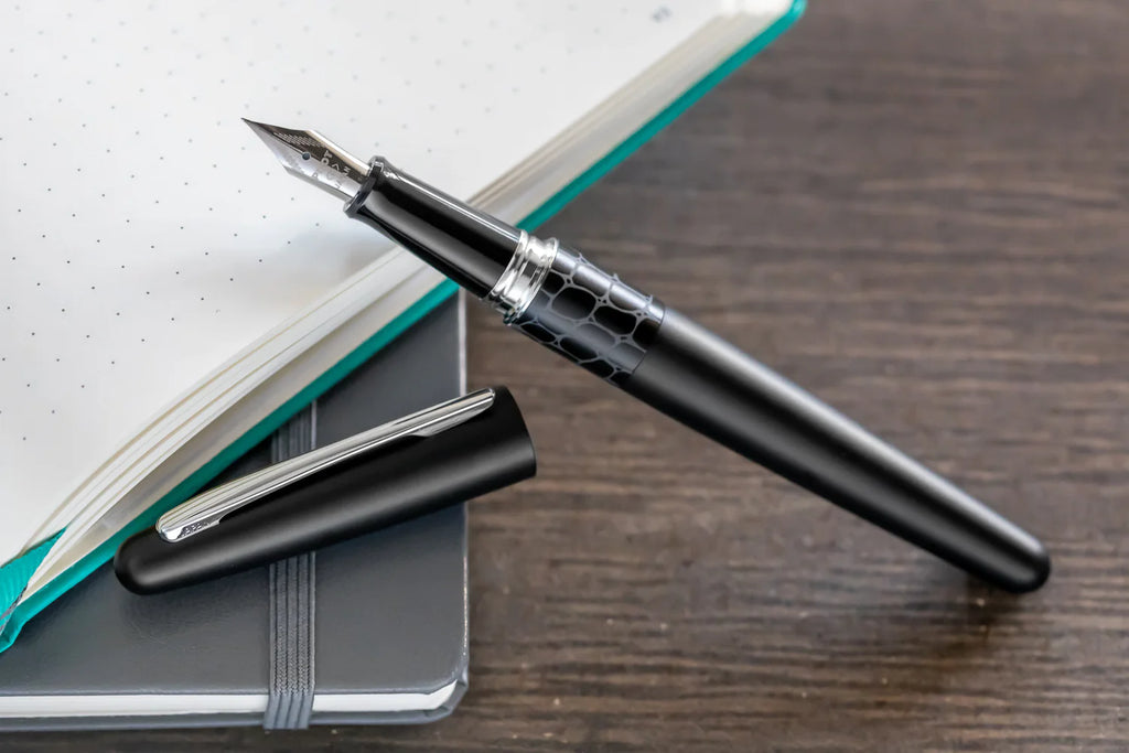 Fountain Pen - Pilot - Blue - Black Body - Crocodile - Inside Sponge